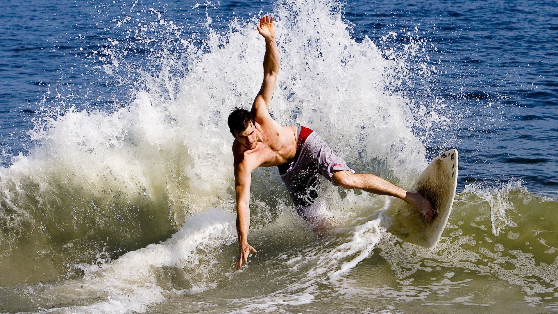 东决关键战焦点战，波兰一波带走乌拉圭，欧洲篮球的战术革命